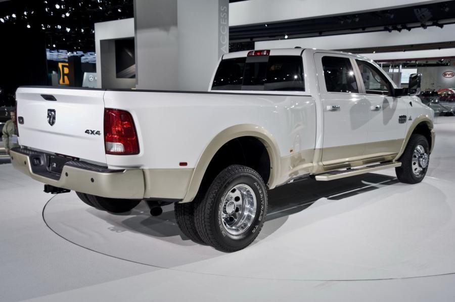  Dodge Ram Laramie Longhorn Edition 2012 года  (фото 12 из 14)